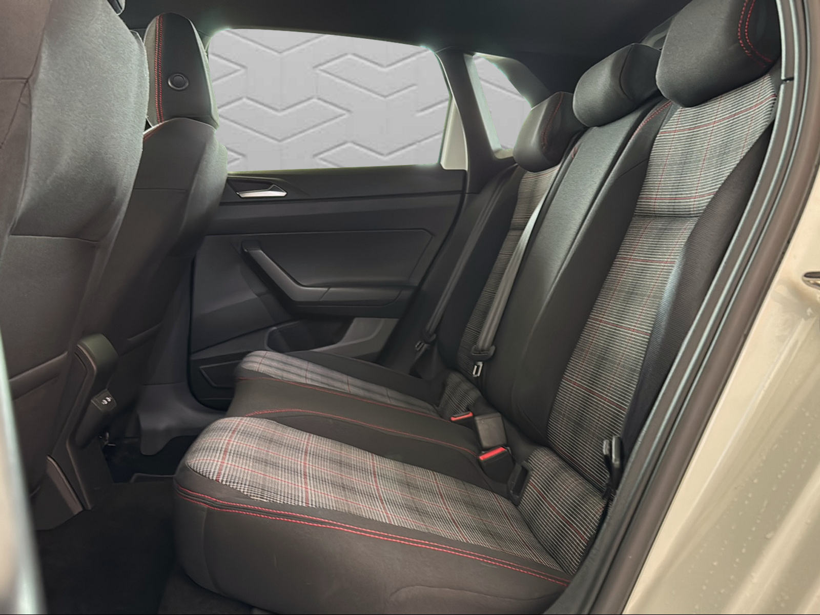 VW Polo 2.0 TSI GTI DSG-image-15