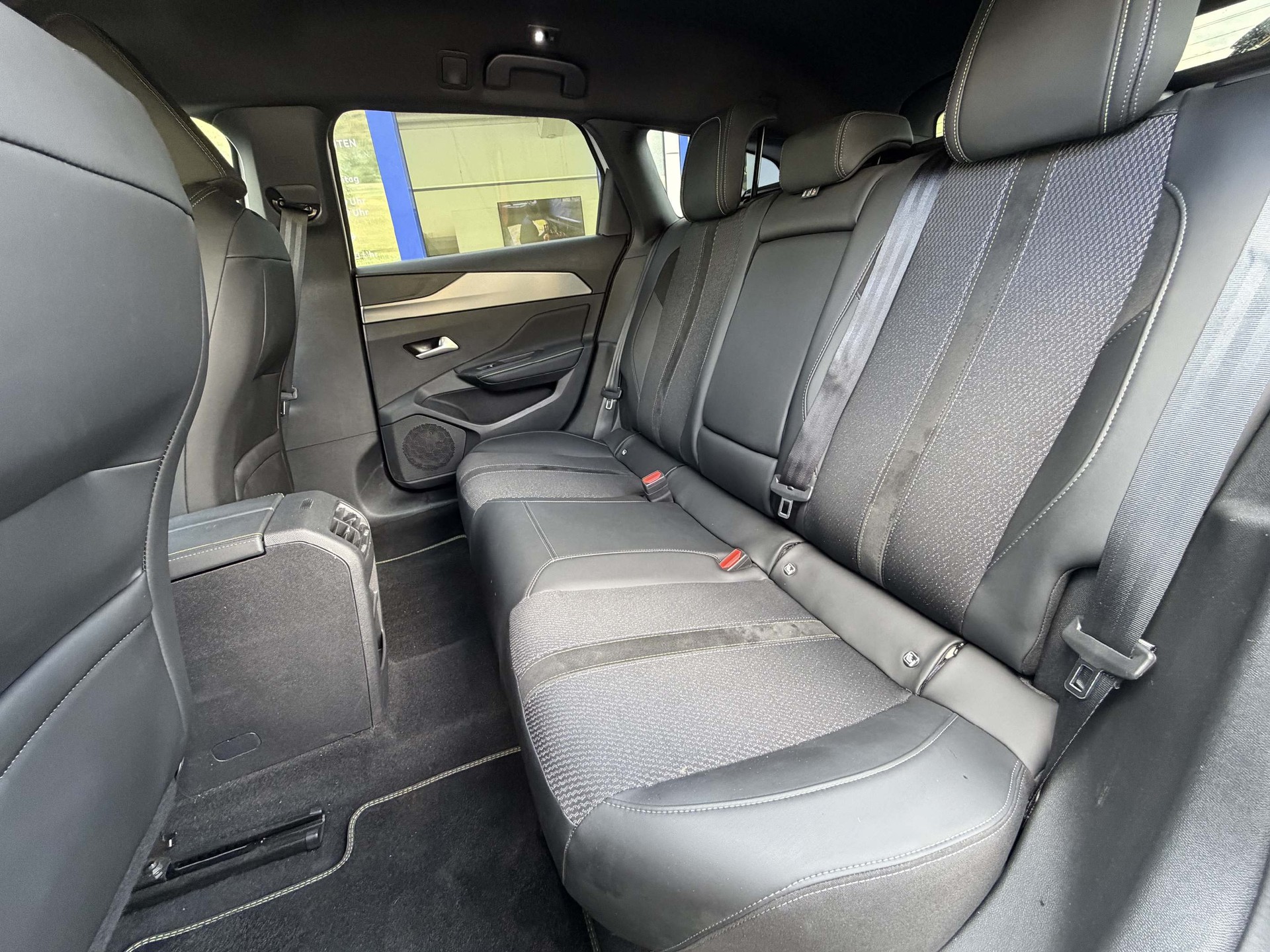 PEUGEOT 308 SW 1.2 Hybrid GT *5 Jahre Werksgarantie*-image-3