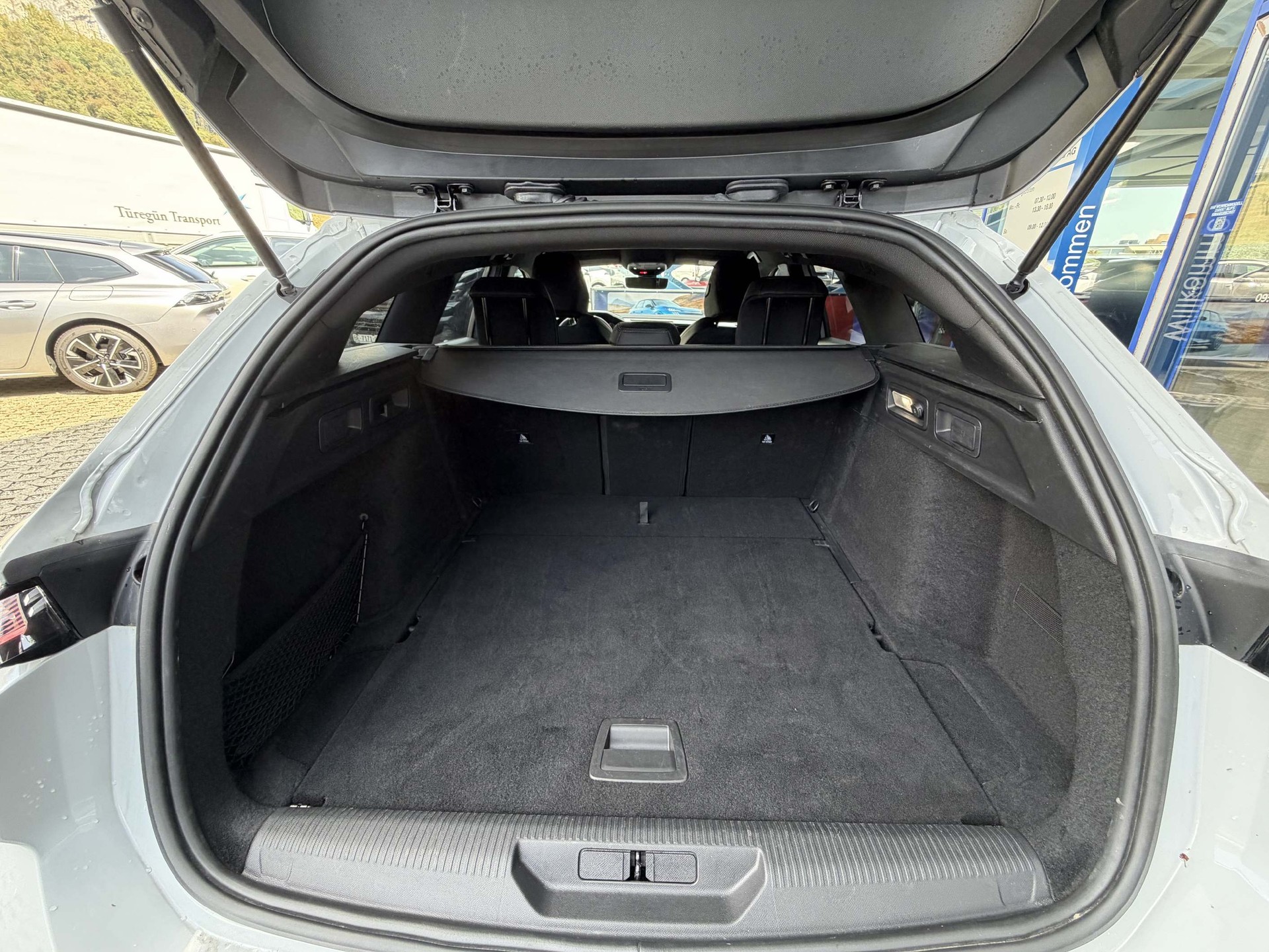 PEUGEOT 308 SW 1.2 Hybrid GT *5 Jahre Werksgarantie*-image-6