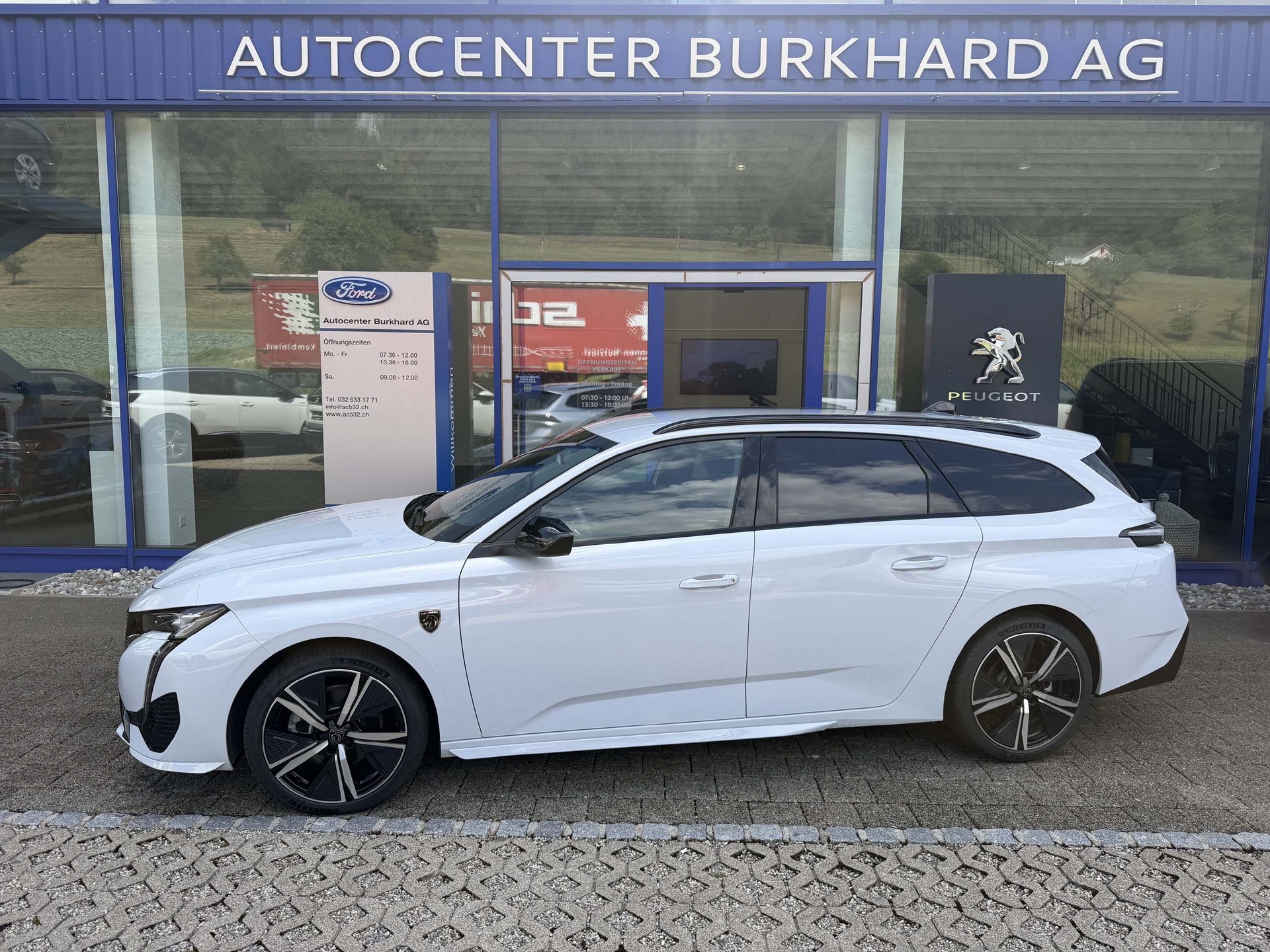 PEUGEOT 308 SW 1.2 Hybrid GT *5 Jahre Werksgarantie*-image-0