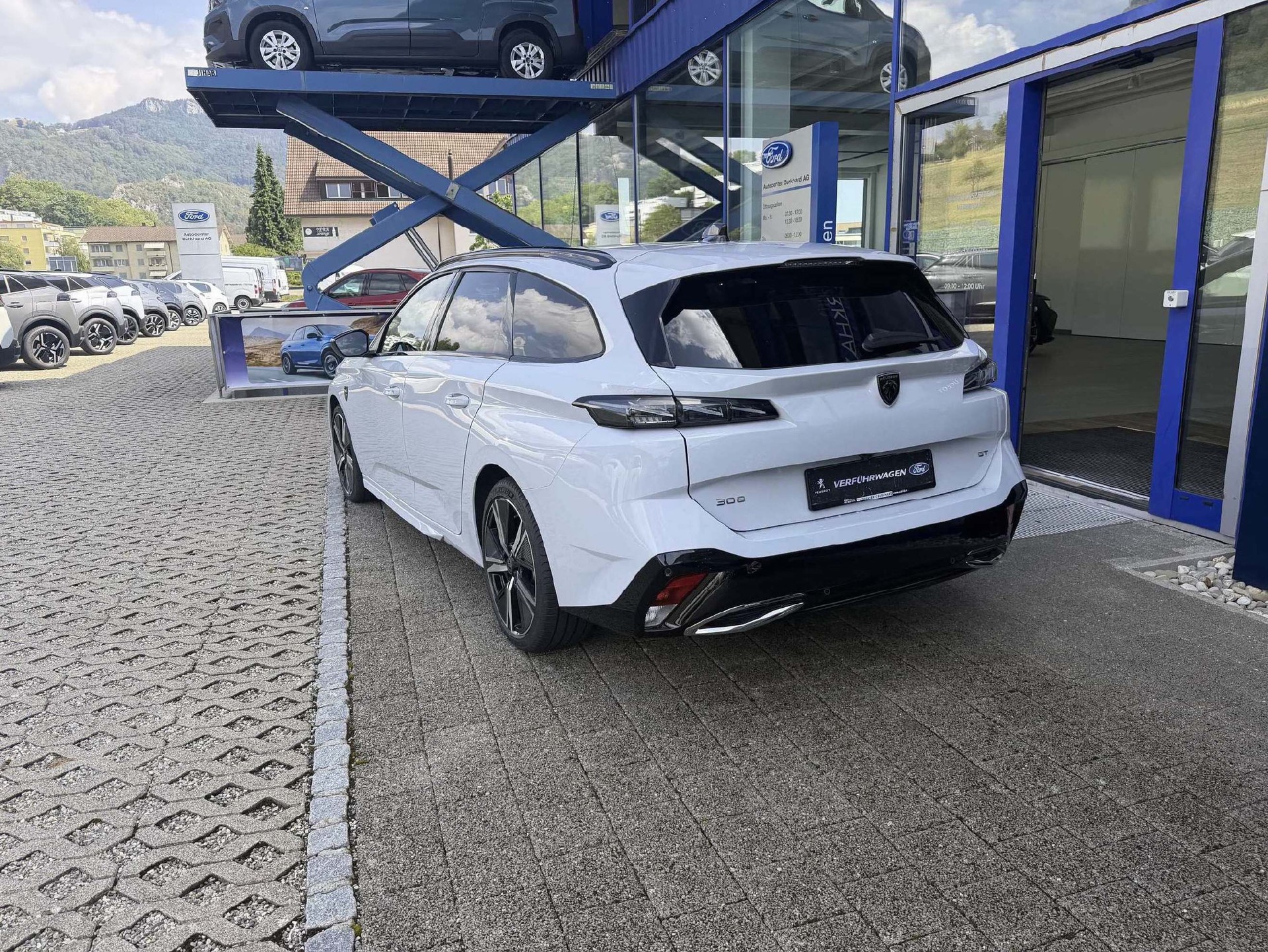 PEUGEOT 308 SW 1.2 Hybrid GT *5 Jahre Werksgarantie*-image-1