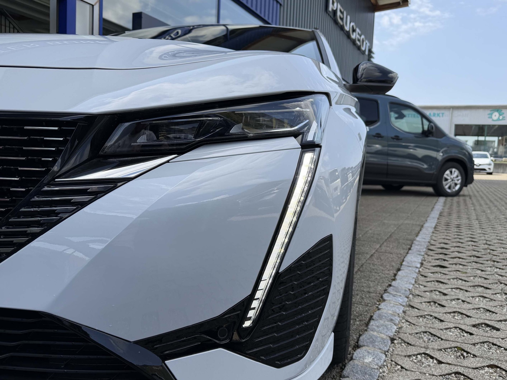 PEUGEOT 308 SW 1.2 Hybrid GT *5 Jahre Werksgarantie*-image-8