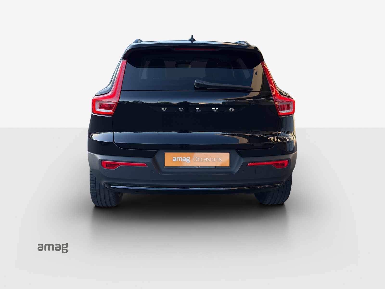 VOLVO XC40 B5 Benzin Mild Hybrid AWD Plus Dark Geartronic-image-3