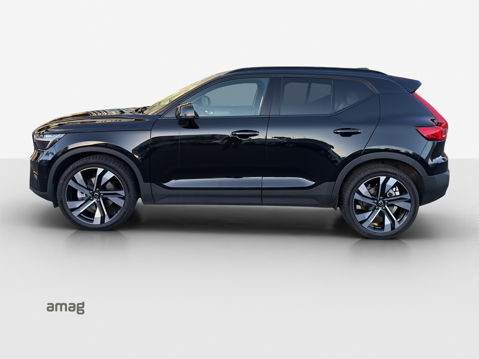 VOLVO XC40 B5 Benzin Mild Hybrid AWD Plus Dark Geartronic-image-1