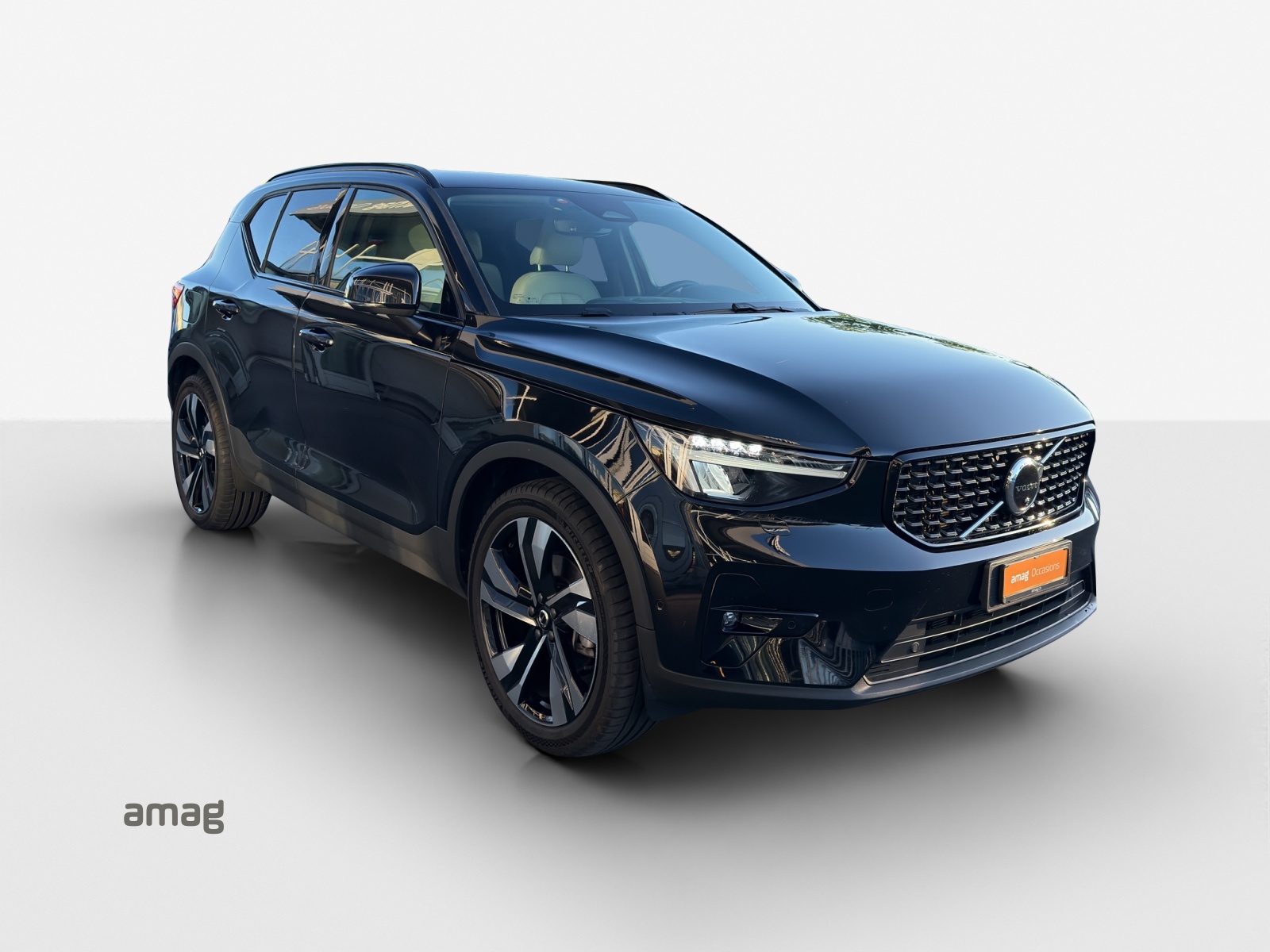VOLVO XC40 B5 Benzin Mild Hybrid AWD Plus Dark Geartronic-image-5