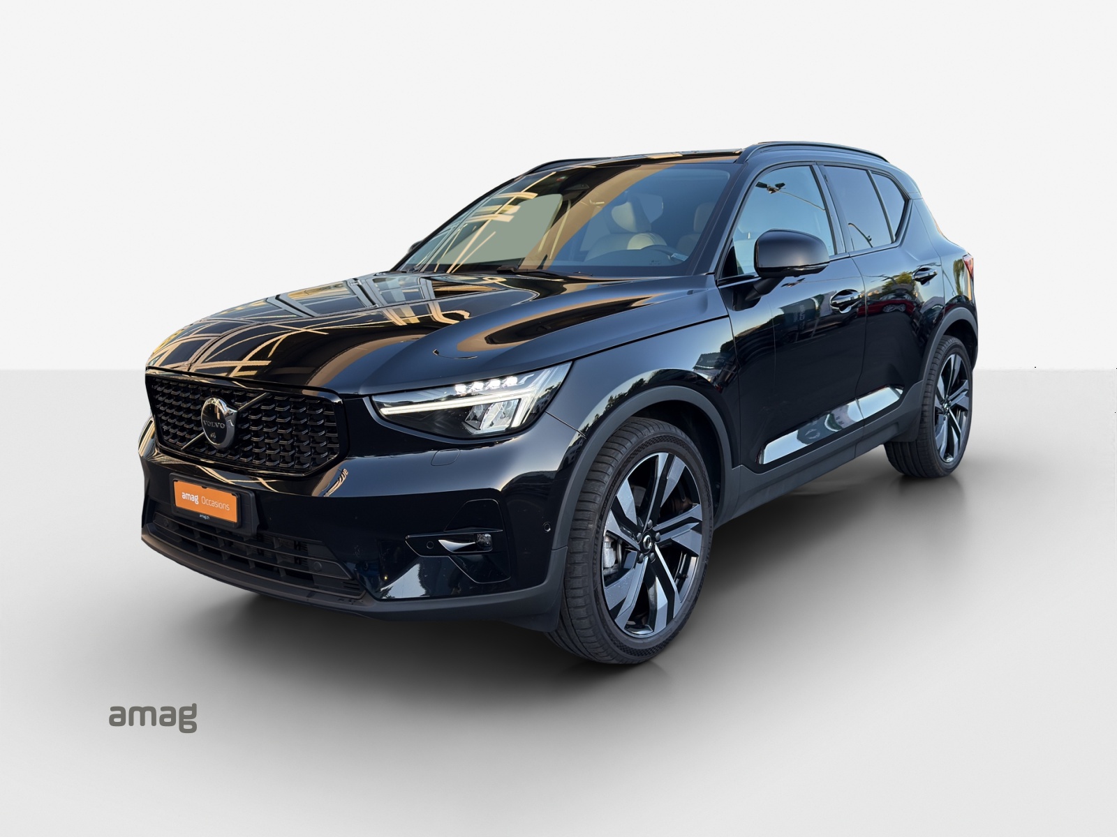 VOLVO XC40 B5 Benzin Mild Hybrid AWD Plus Dark Geartronic-image-0