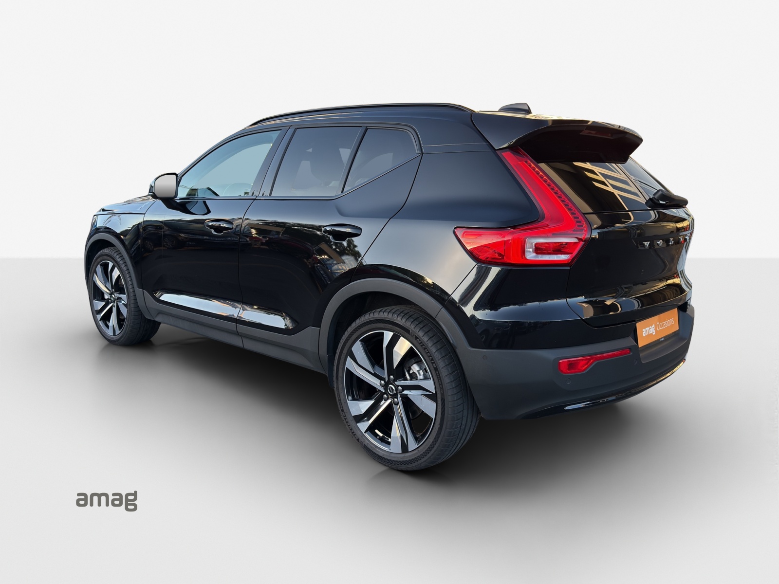 VOLVO XC40 B5 Benzin Mild Hybrid AWD Plus Dark Geartronic-image-2