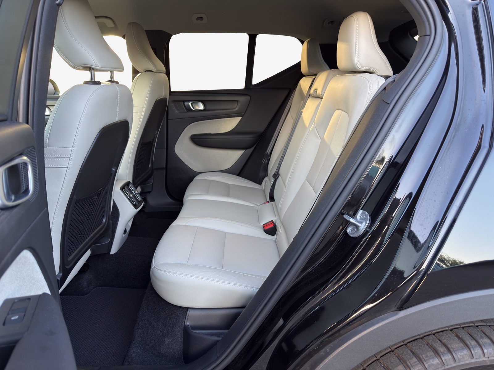 VOLVO XC40 B5 Benzin Mild Hybrid AWD Plus Dark Geartronic-image-11