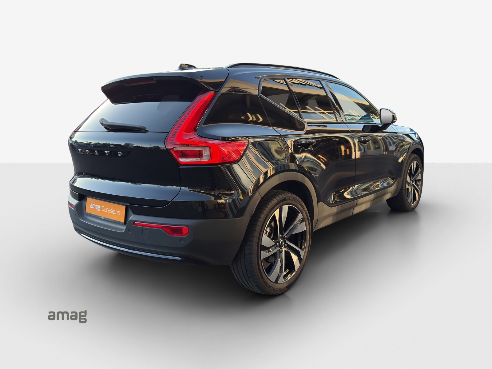 VOLVO XC40 B5 Benzin Mild Hybrid AWD Plus Dark Geartronic-image-4
