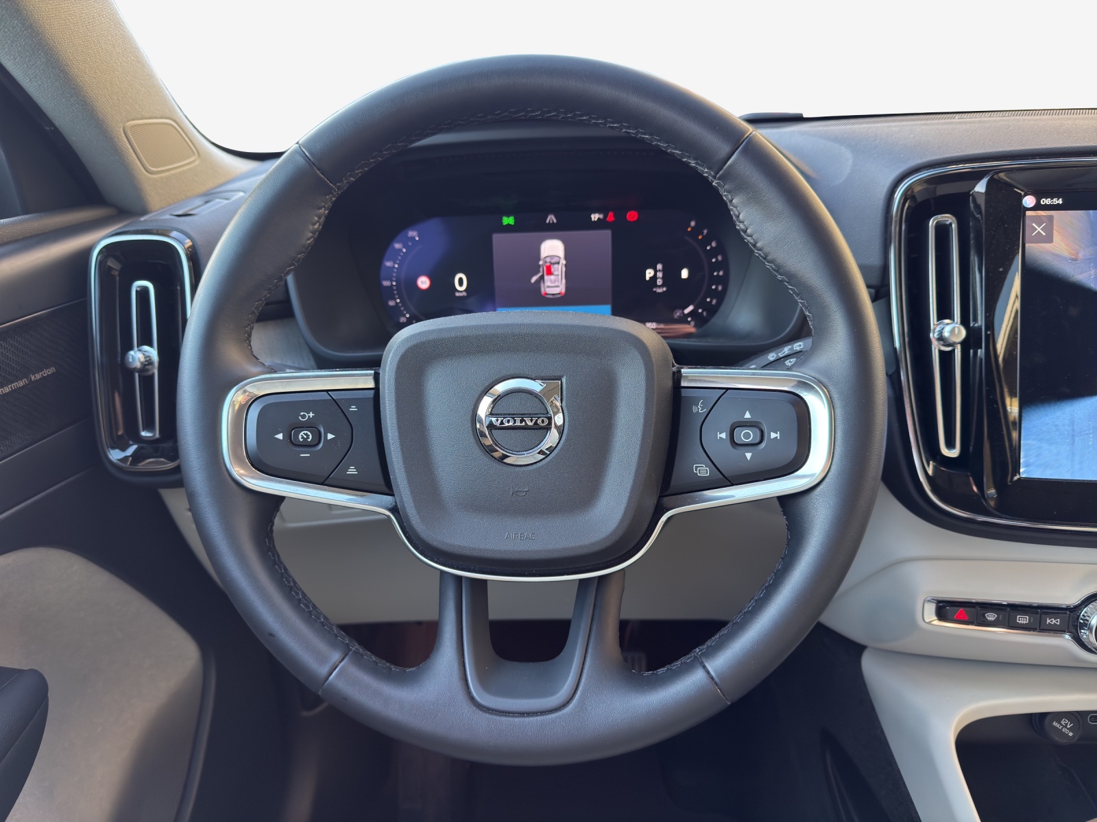 VOLVO XC40 B5 Benzin Mild Hybrid AWD Plus Dark Geartronic-image-9
