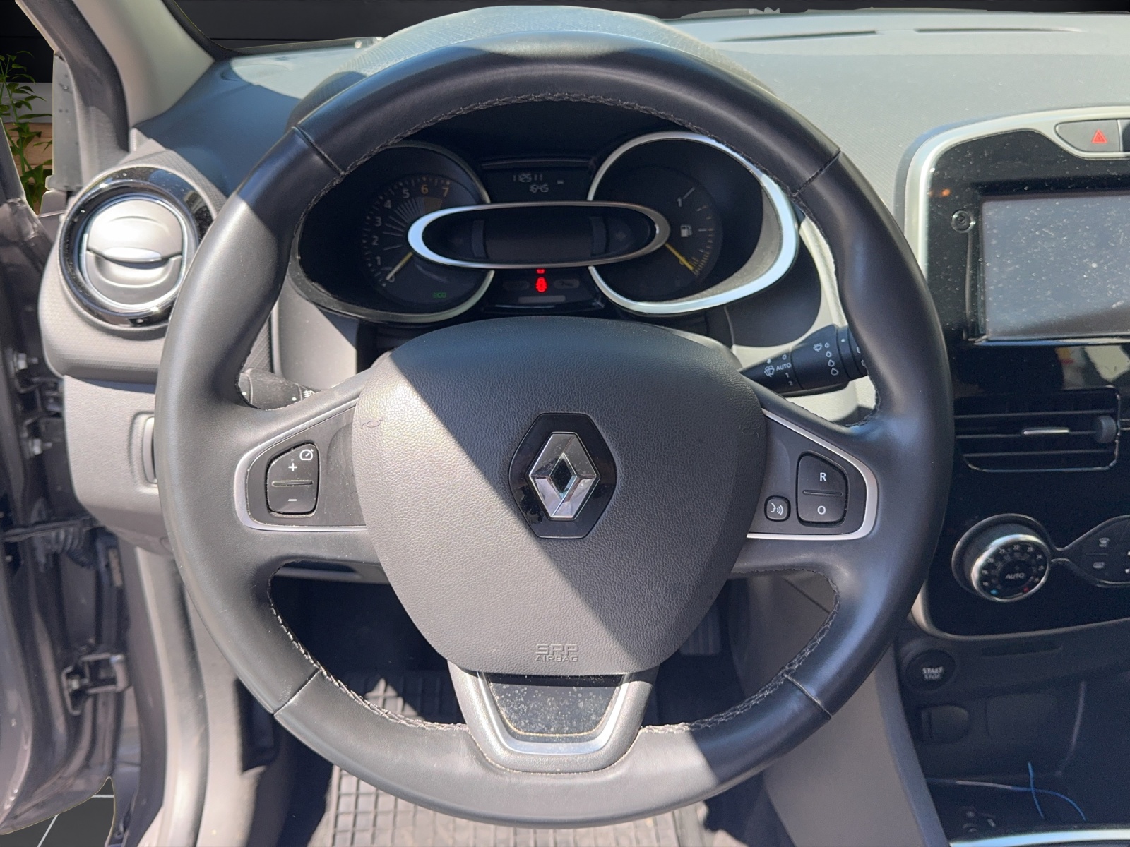 RENAULT Clio 0.9 Limited-image-11