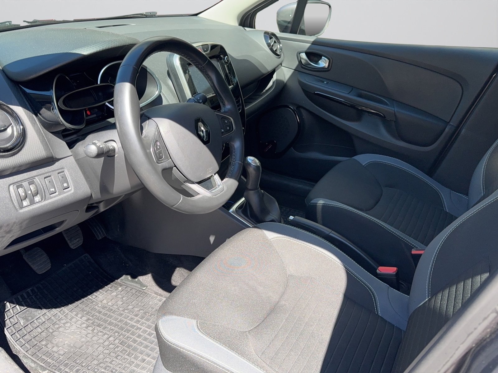 RENAULT Clio 0.9 Limited-image-4