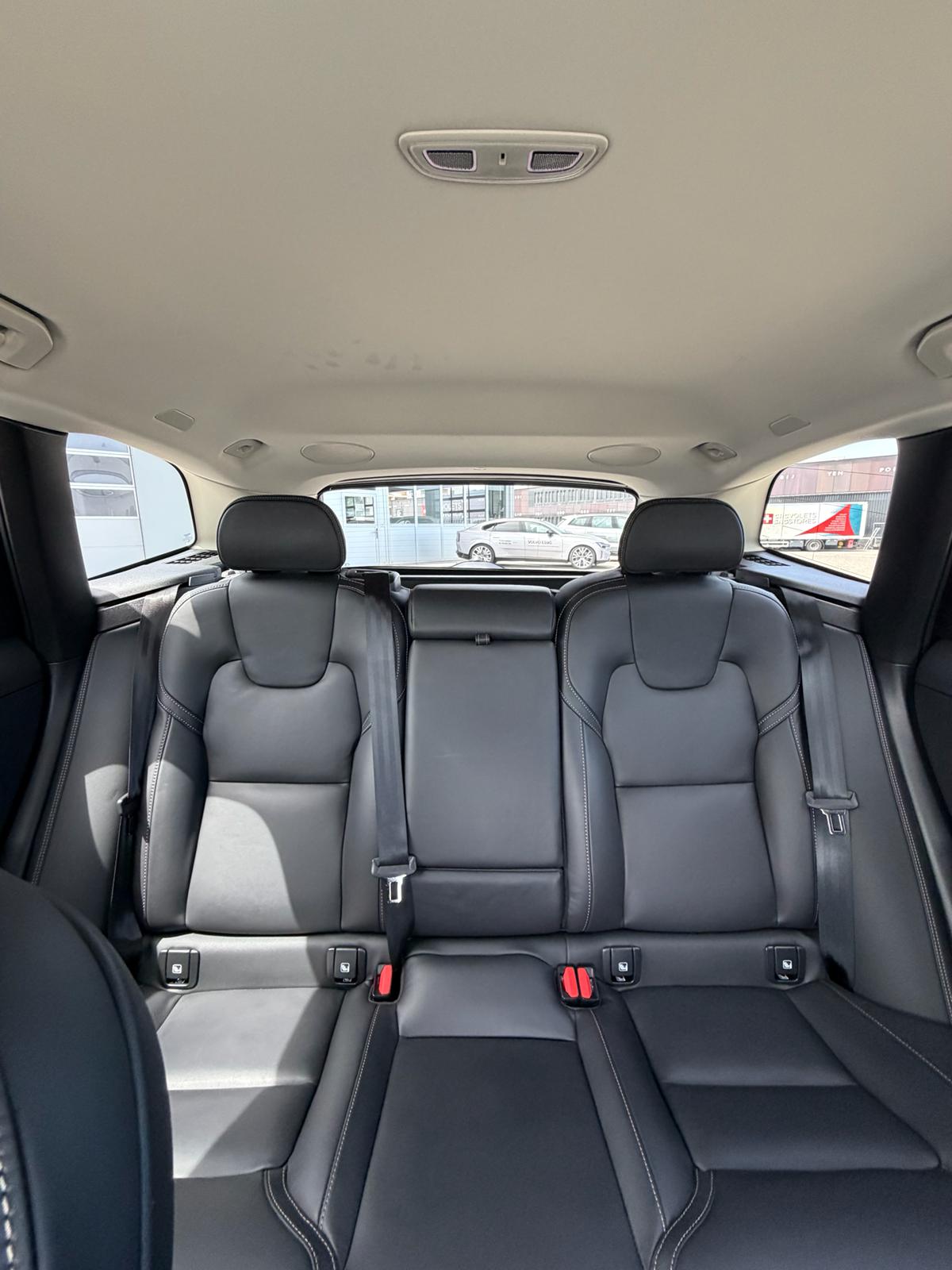 VOLVO XC60 2.0 T8 TE Black Edition eAWD-image-17