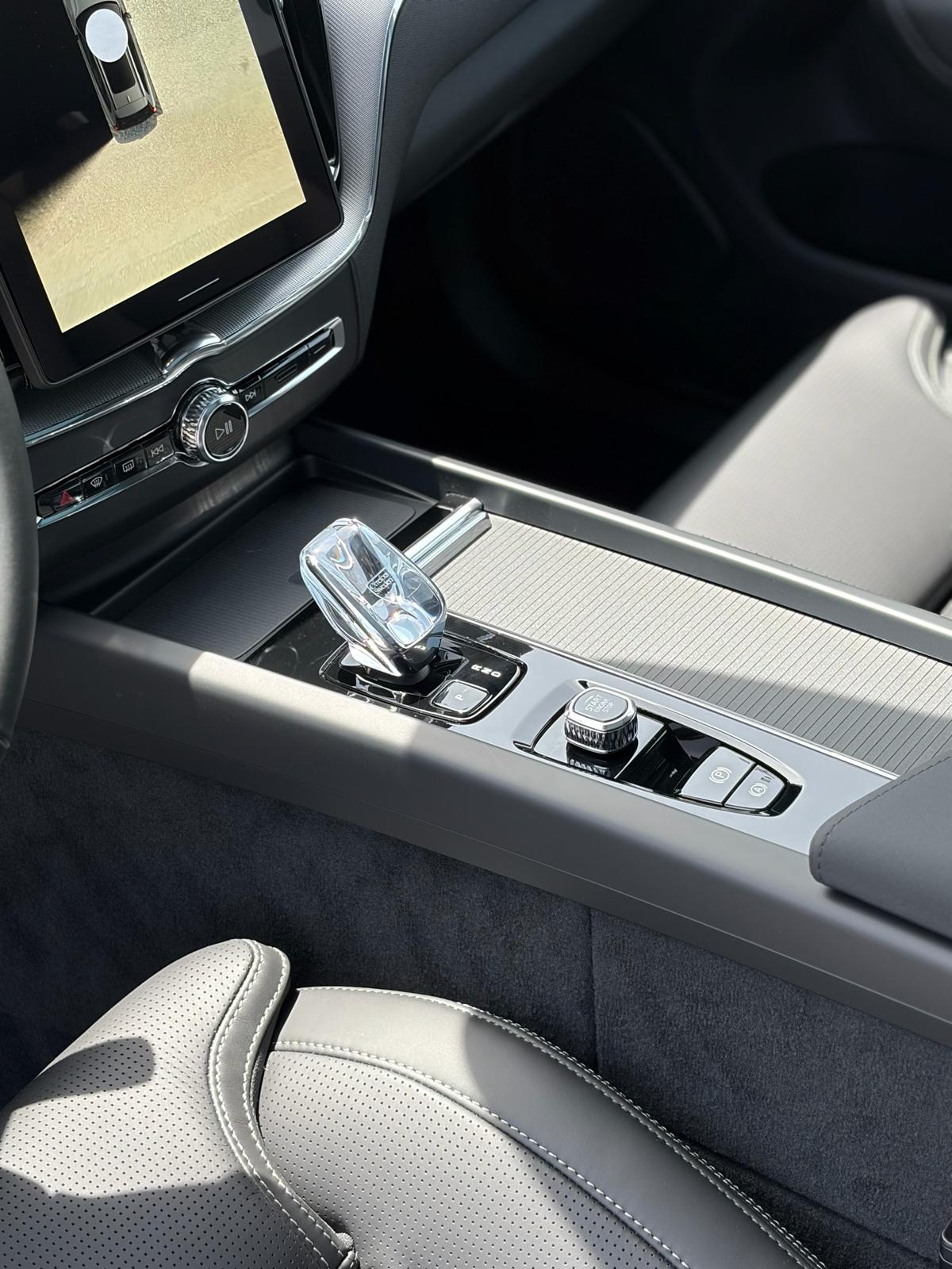 VOLVO XC60 2.0 T8 TE Black Edition eAWD-image-9
