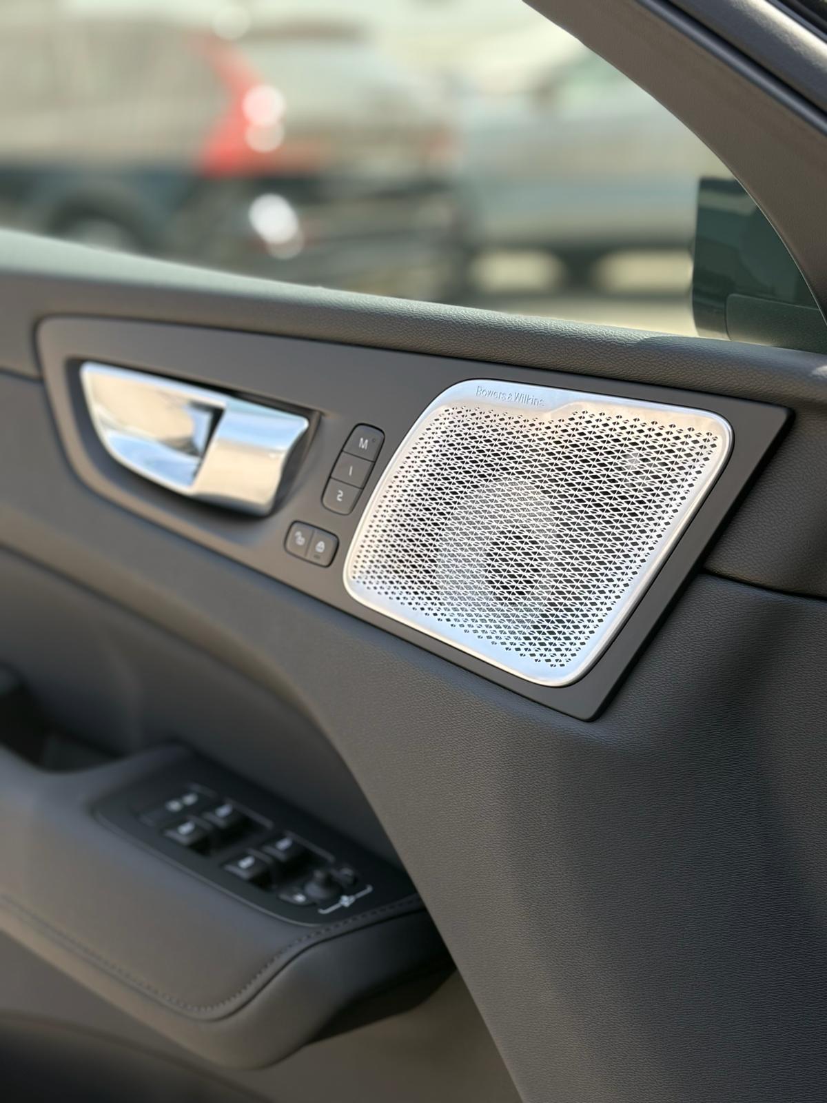 VOLVO XC60 2.0 T8 TE Black Edition eAWD-image-12