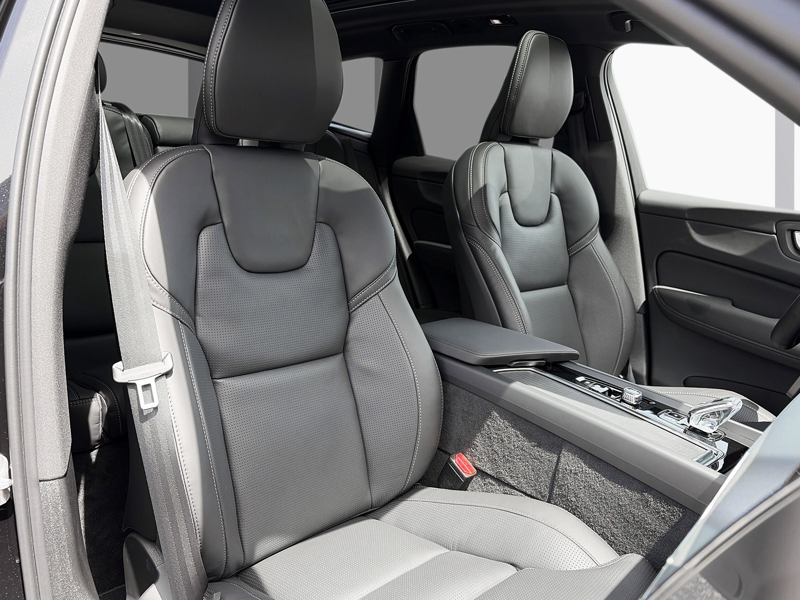 VOLVO XC60 2.0 T8 TE Black Edition eAWD-image-14