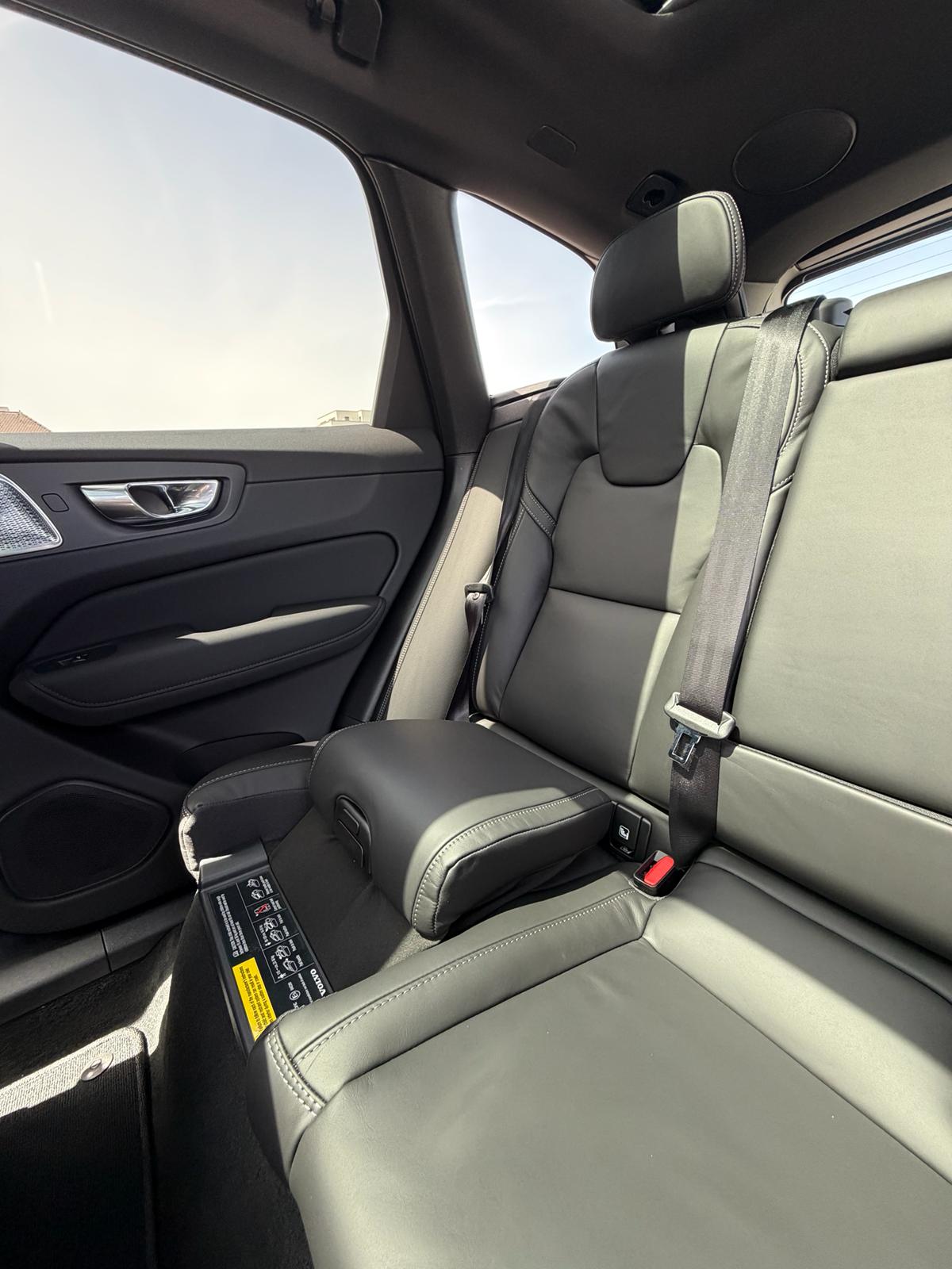 VOLVO XC60 2.0 T8 TE Black Edition eAWD-image-18
