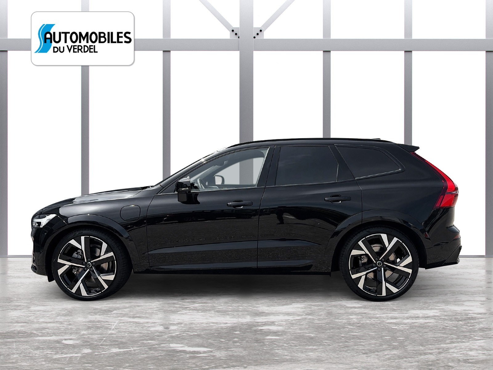 VOLVO XC60 2.0 T8 TE Black Edition eAWD-image-1