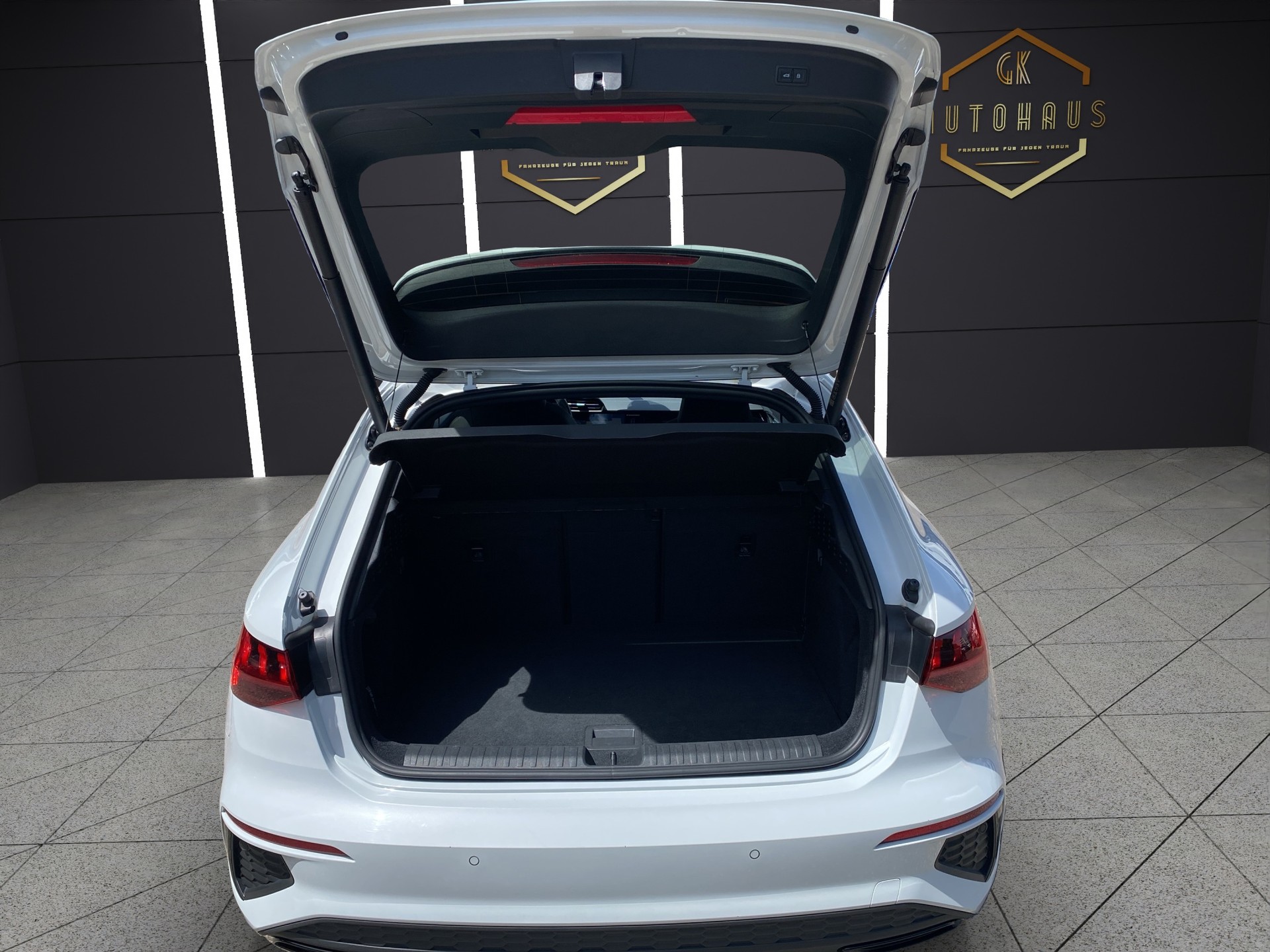 AUDI A3 Sportback 35 TFSI S line S-tronic-image-4