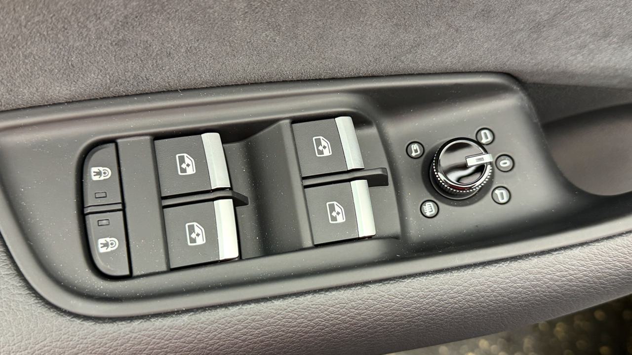 AUDI Q8 SUV TDI quattro 210 kW S line-image-8