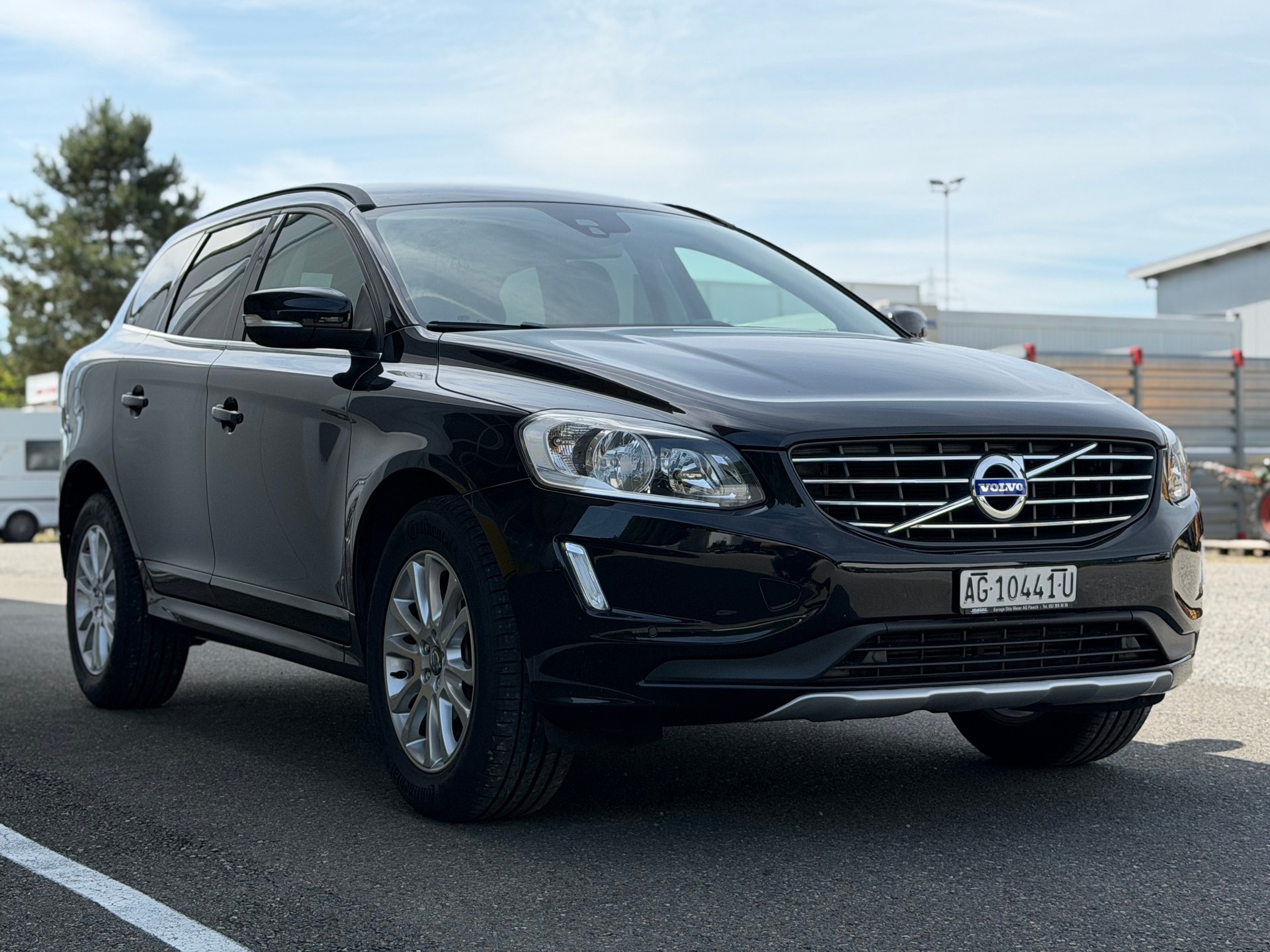 VOLVO XC60 D5 AWD Summum Geartronic-image-2