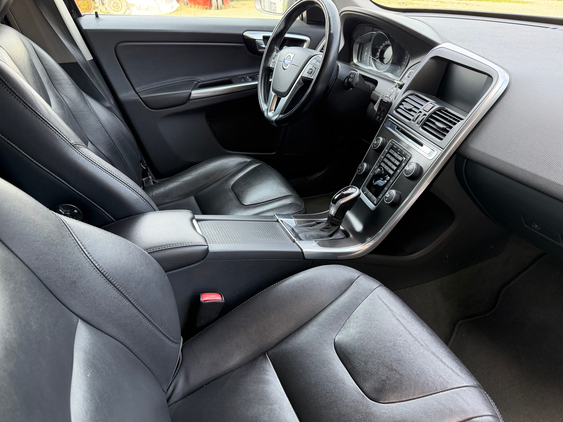 VOLVO XC60 D5 AWD Summum Geartronic-image-11