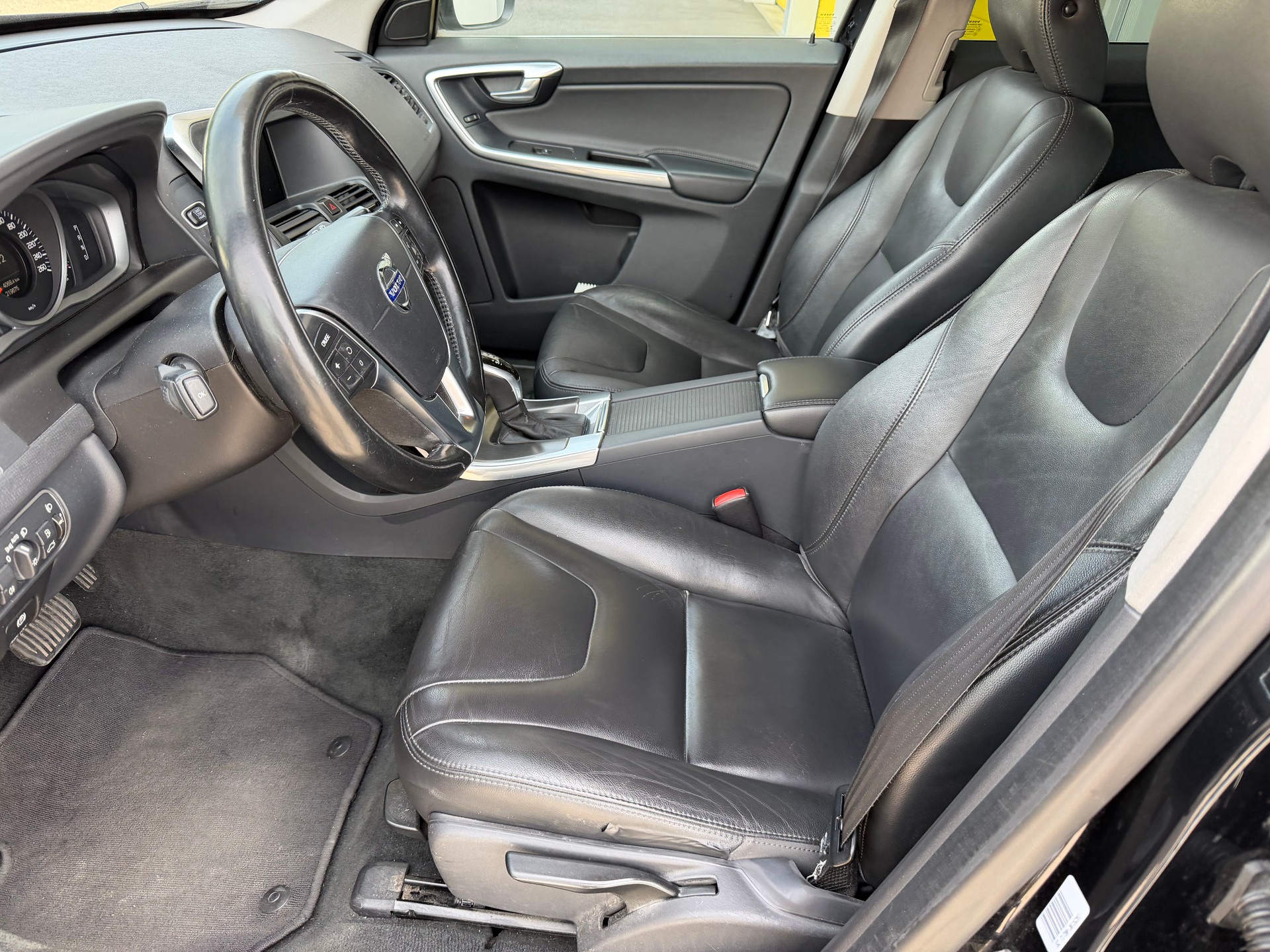 VOLVO XC60 D5 AWD Summum Geartronic-image-13