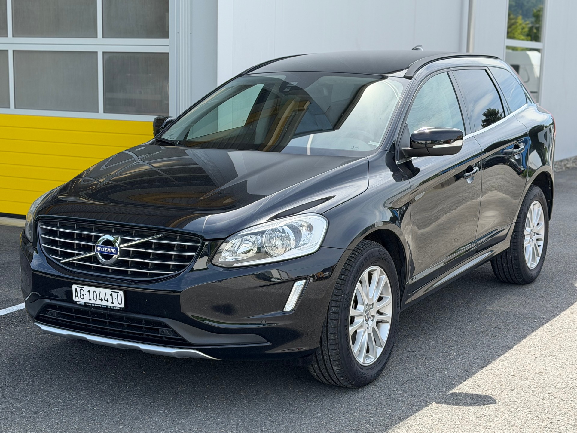 VOLVO XC60 D5 AWD Summum Geartronic-image-4