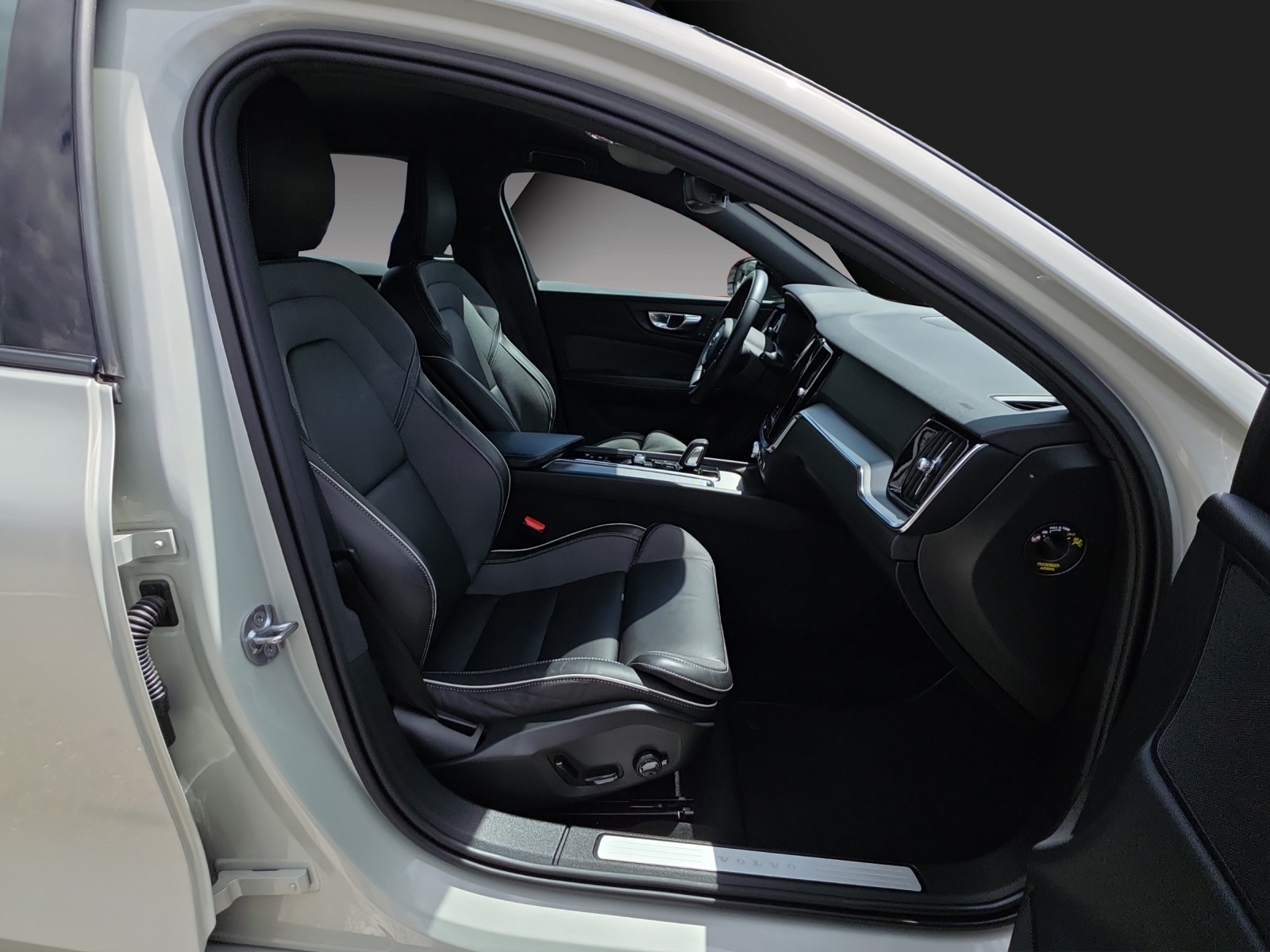 VOLVO V60 B4 Diesel Mild Hybrid Plus Dark Geartronic-image-16