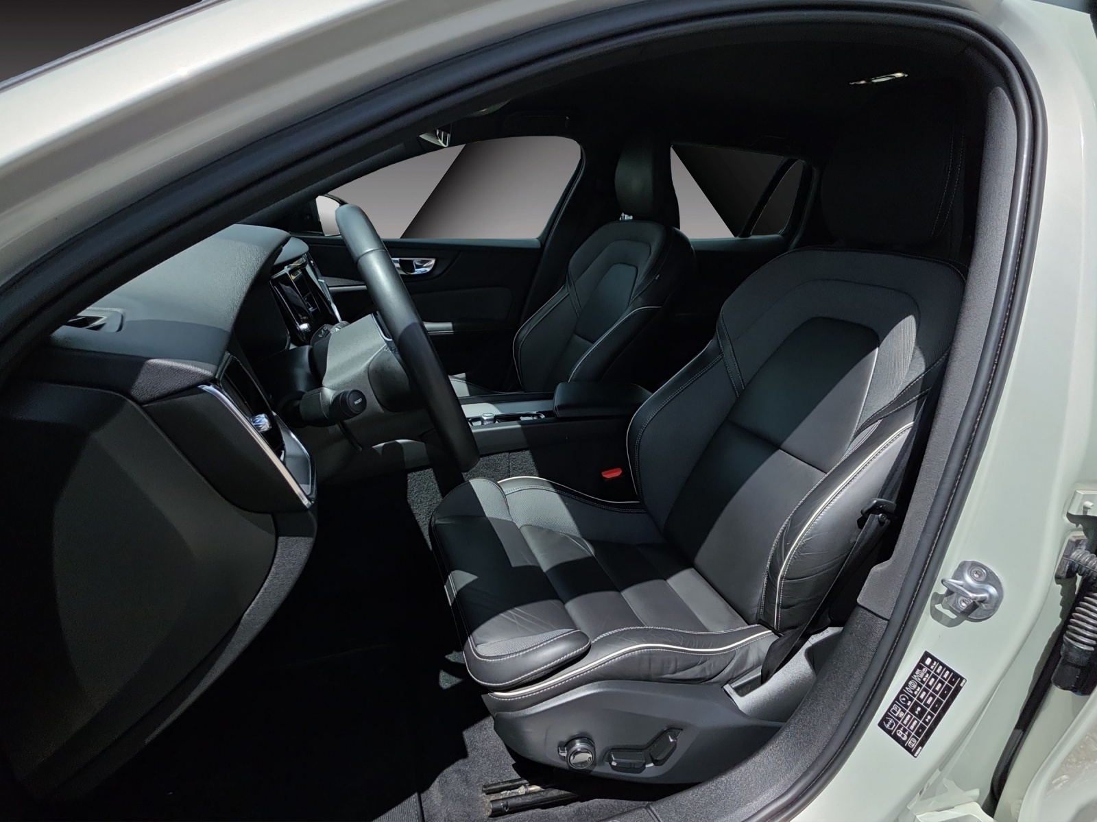 VOLVO V60 B4 Diesel Mild Hybrid Plus Dark Geartronic-image-14