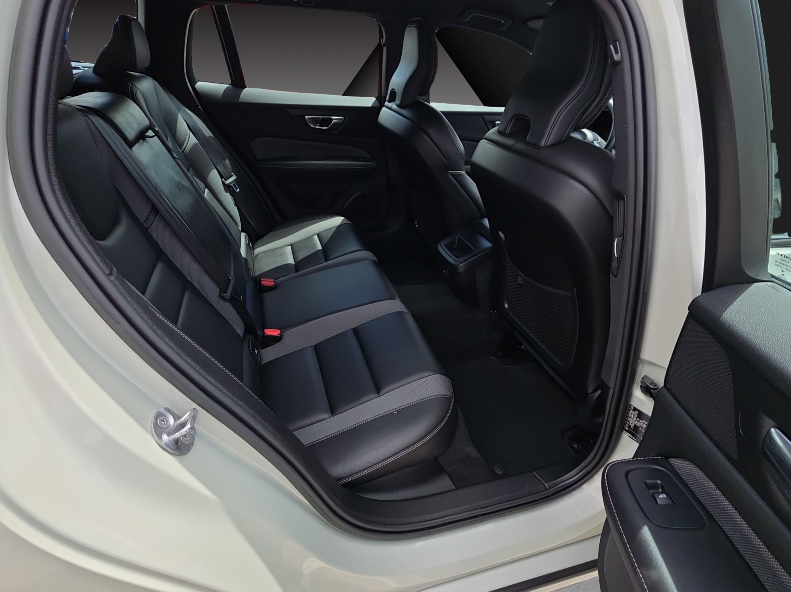 VOLVO V60 B4 Diesel Mild Hybrid Plus Dark Geartronic-image-17
