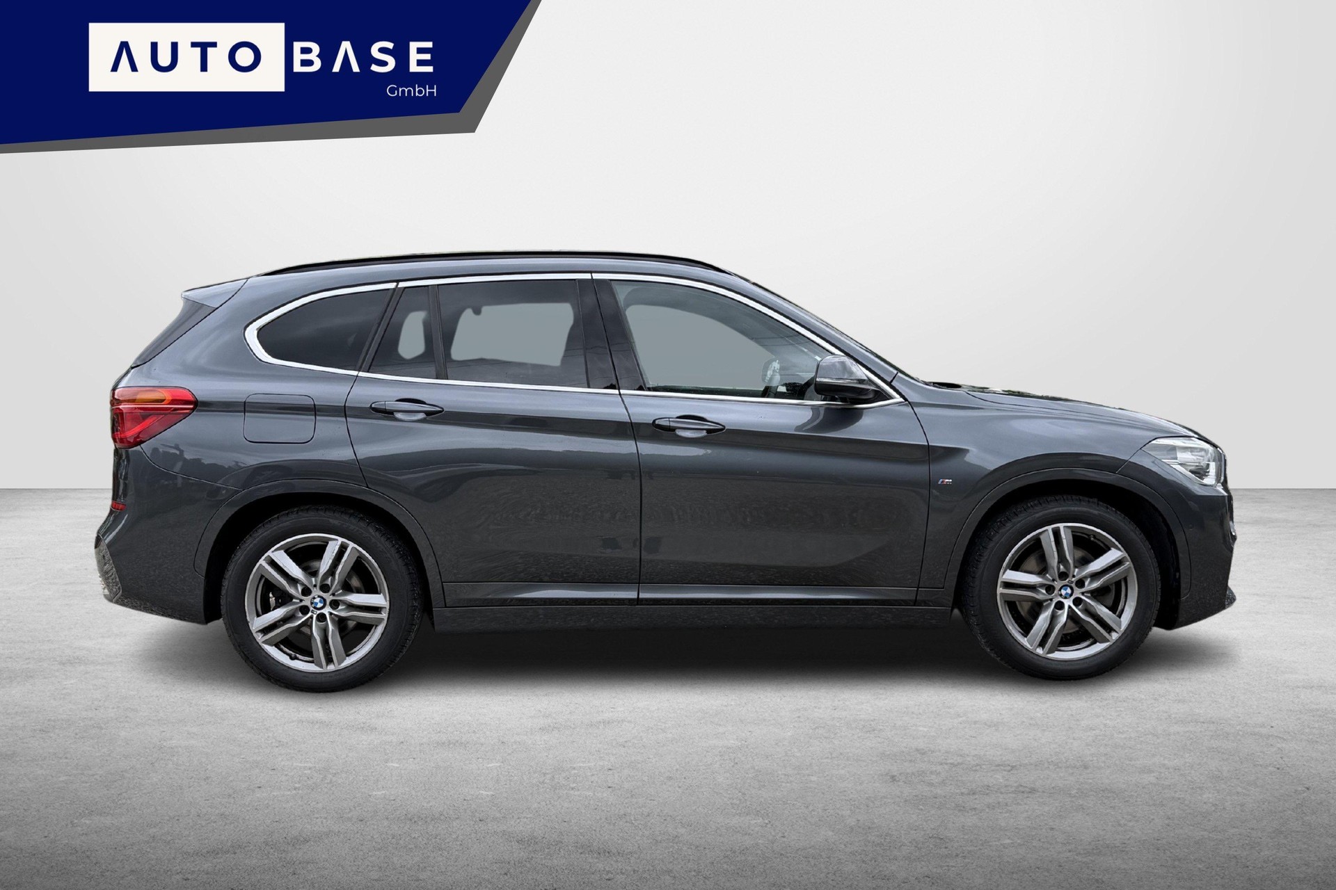 BMW X1 xDrive 20i M Sport Steptronic * CH Fahrzeug * 1. Hand *-image-5