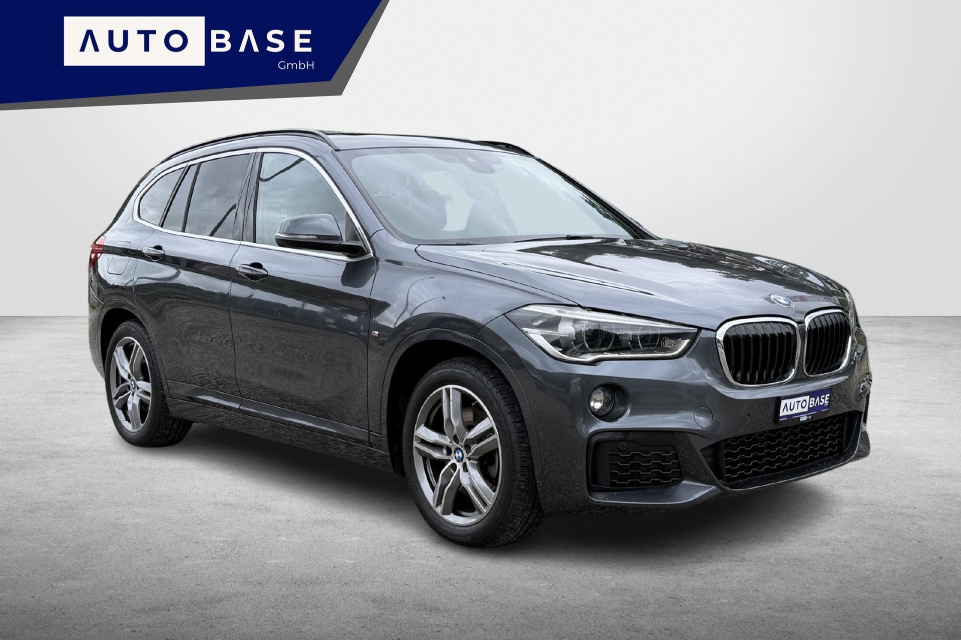 BMW X1 xDrive 20i M Sport Steptronic * CH Fahrzeug * 1. Hand *-image-6