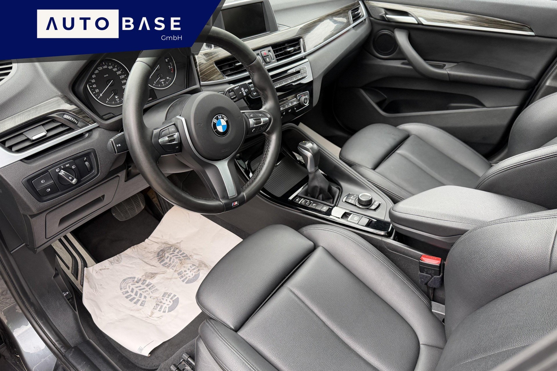 BMW X1 xDrive 20i M Sport Steptronic * CH Fahrzeug * 1. Hand *-image-9