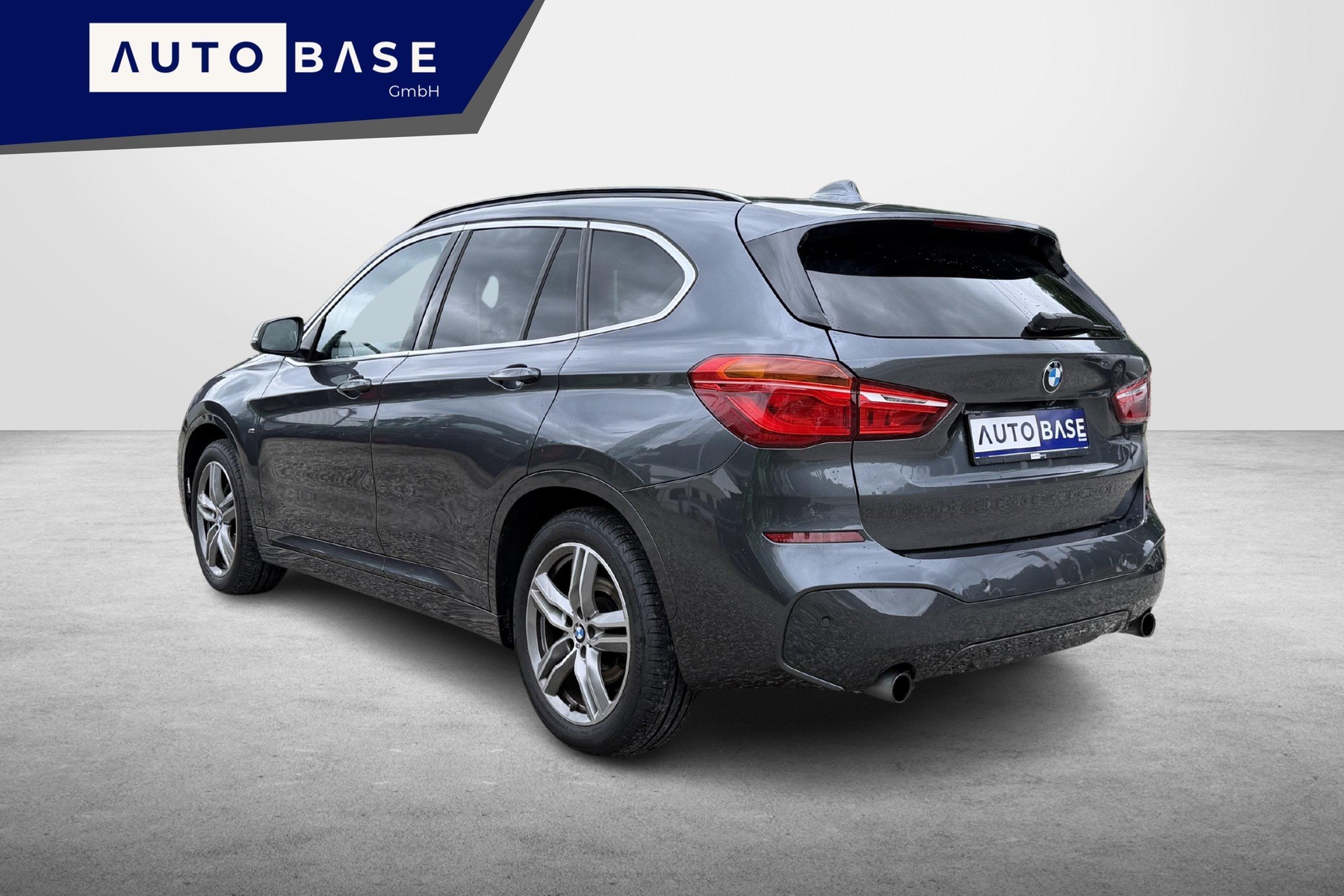BMW X1 xDrive 20i M Sport Steptronic * CH Fahrzeug * 1. Hand *-image-2
