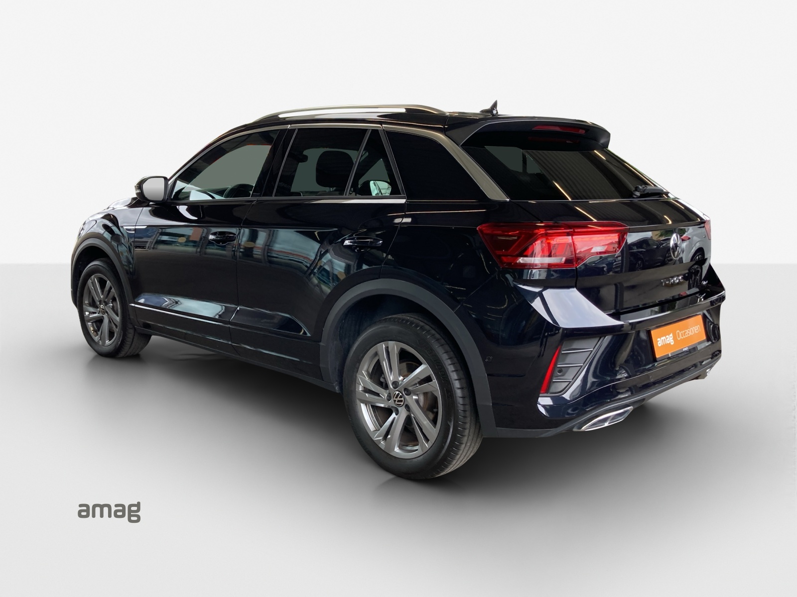 VW T-Roc 2.0 TSI R-Line DSG 4Motion-image-2