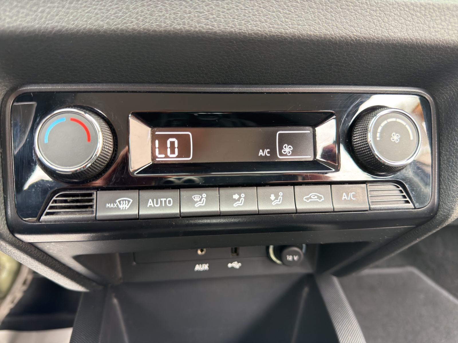 SKODA Fabia 1.4 TDI Style DSG-image-15