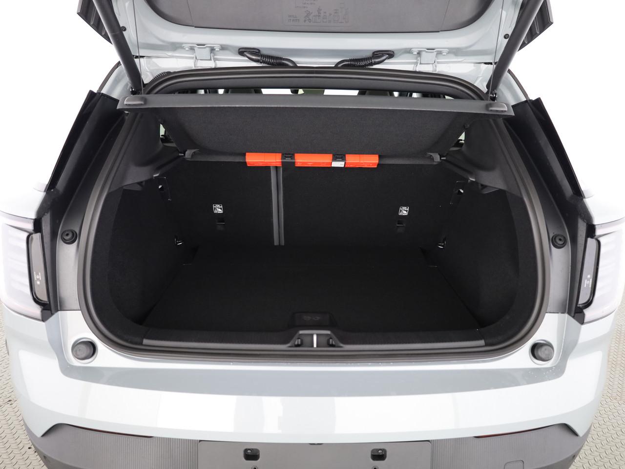 VOLVO EX30 CC P8 Ultra AWD-image-12