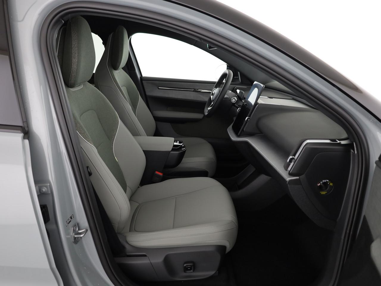 VOLVO EX30 CC P8 Ultra AWD-image-9