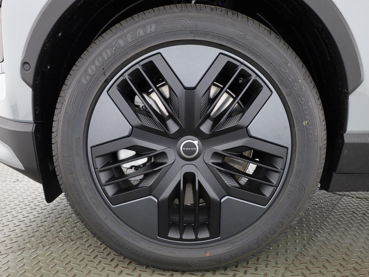 VOLVO EX30 CC P8 Ultra AWD-image-5
