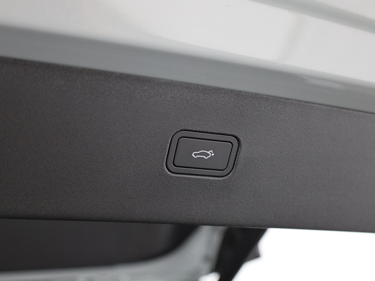 VOLVO EX30 CC P8 Ultra AWD-image-16