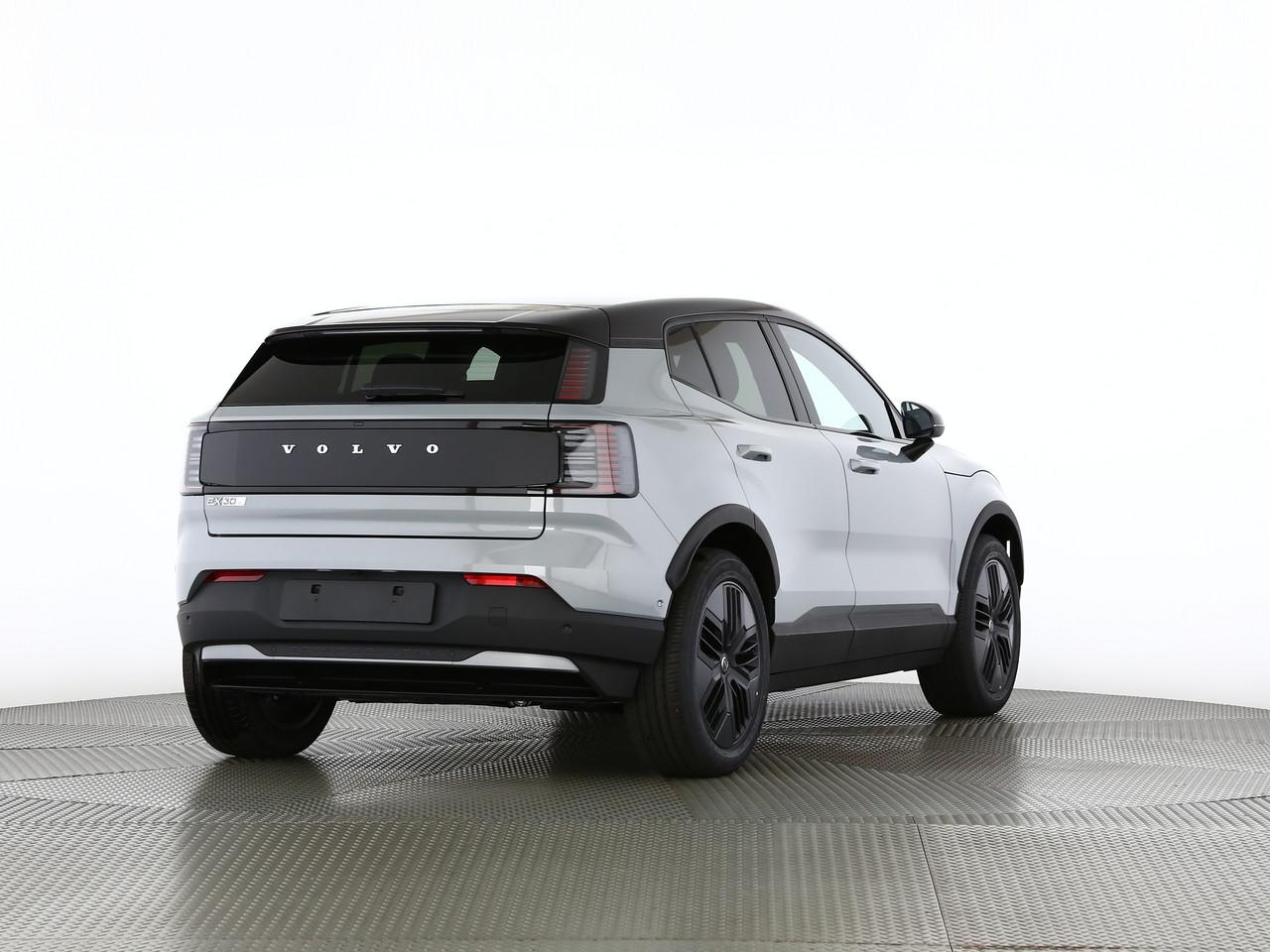 VOLVO EX30 CC P8 Ultra AWD-image-1