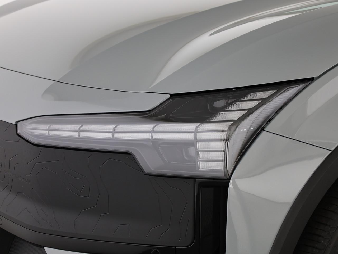 VOLVO EX30 CC P8 Ultra AWD-image-15