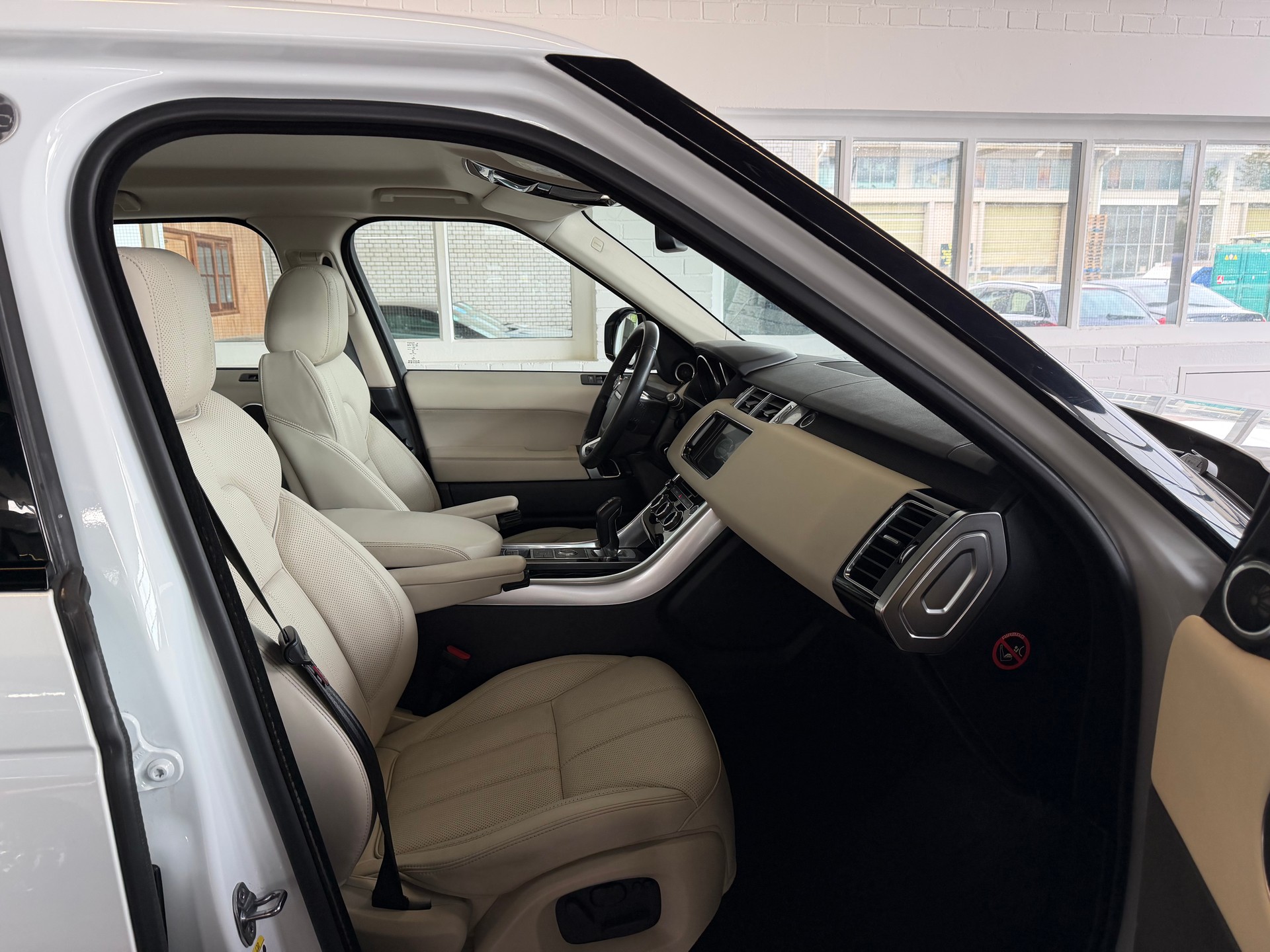 LAND ROVER Range Rover Sport 3.0 SDV6 HSE Automatic-image-7
