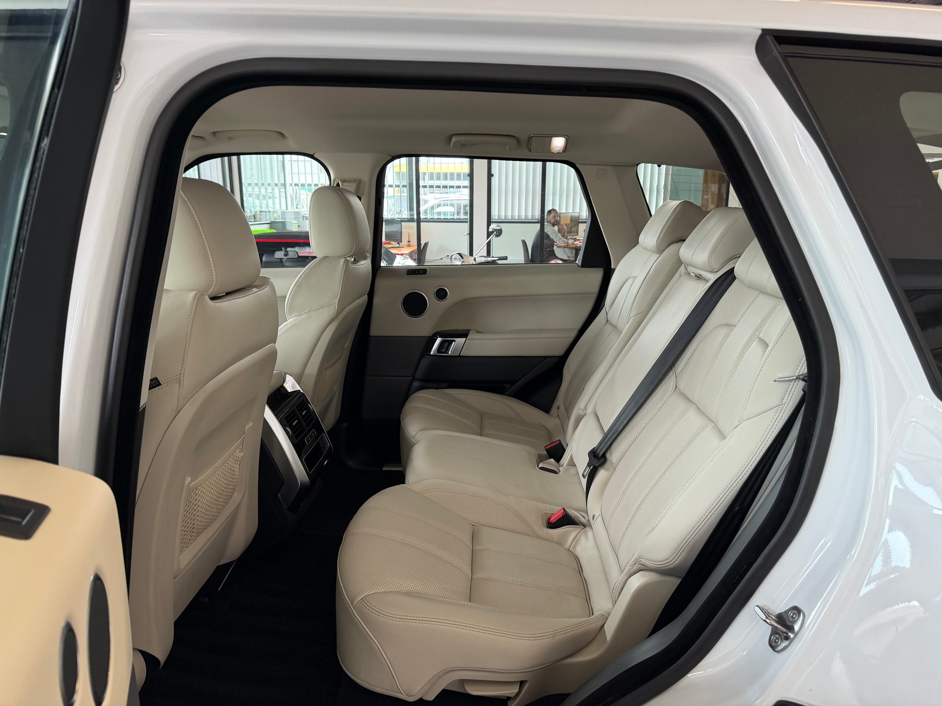 LAND ROVER Range Rover Sport 3.0 SDV6 HSE Automatic-image-11
