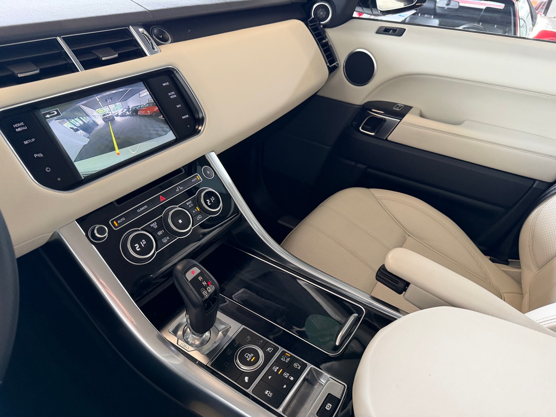 LAND ROVER Range Rover Sport 3.0 SDV6 HSE Automatic-image-19