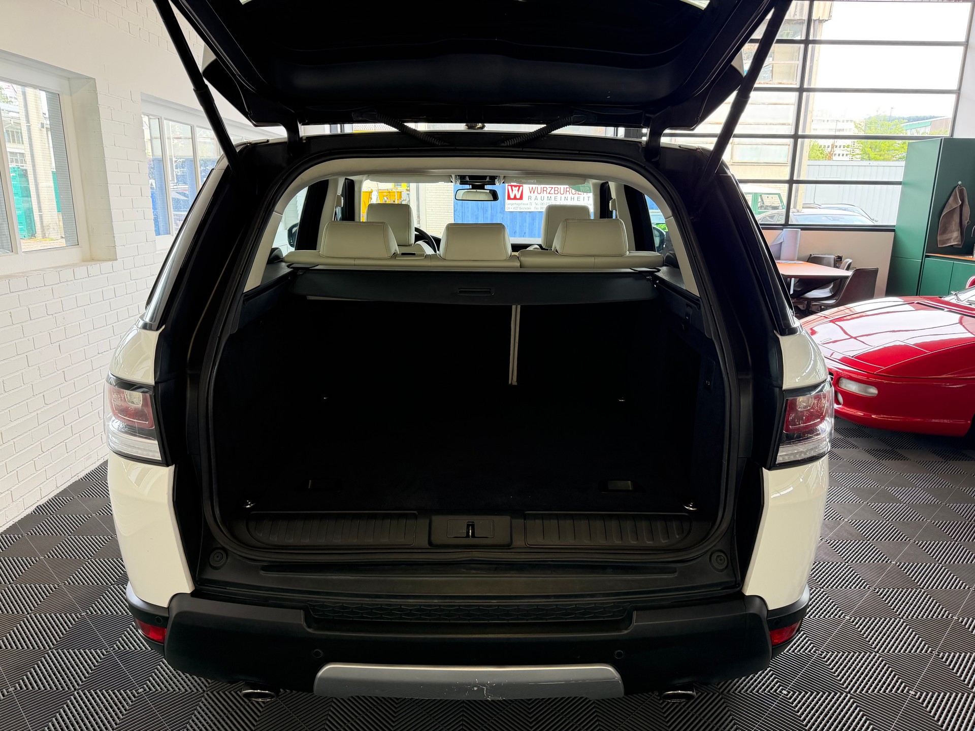 LAND ROVER Range Rover Sport 3.0 SDV6 HSE Automatic-image-10