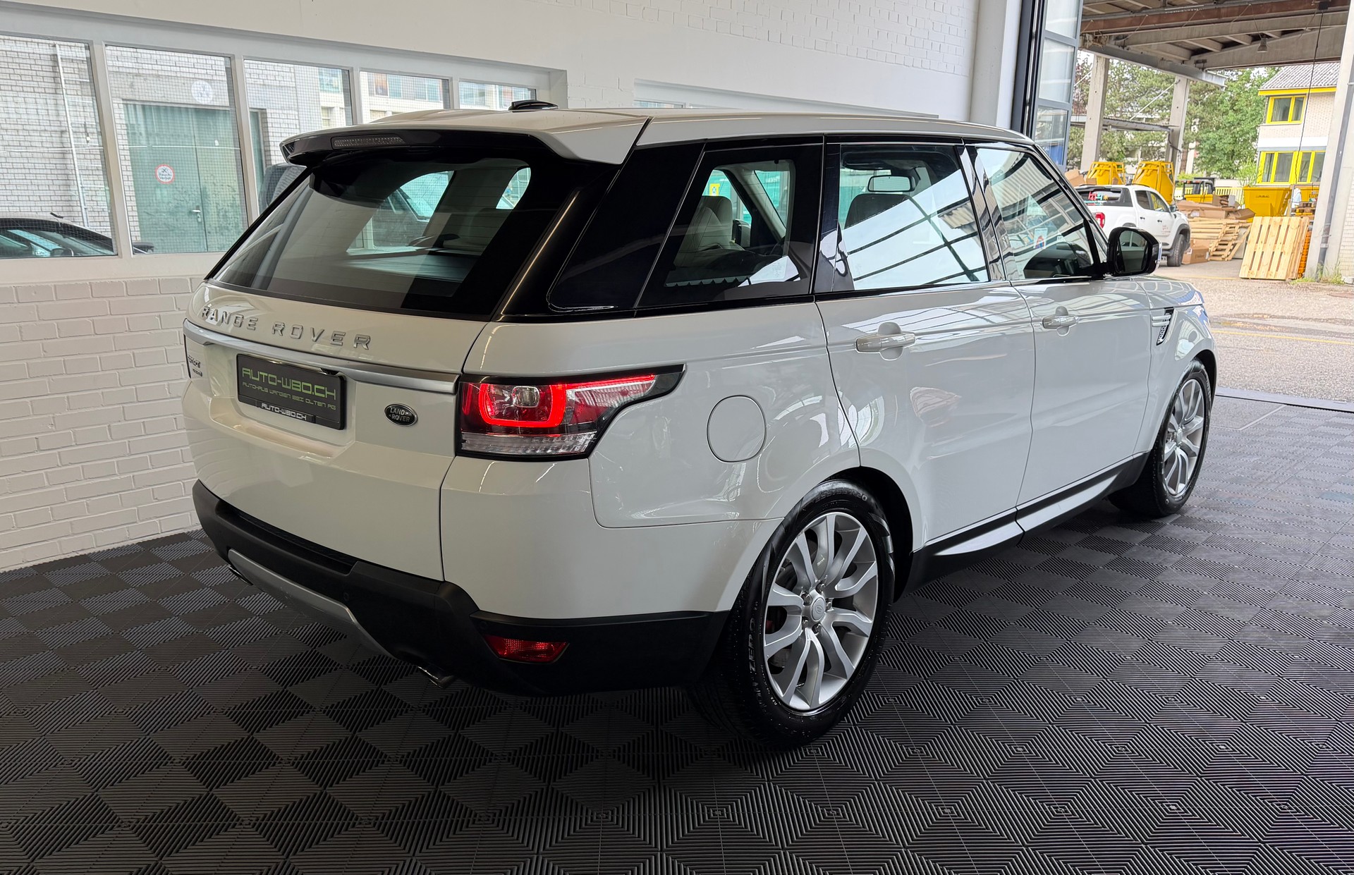 LAND ROVER Range Rover Sport 3.0 SDV6 HSE Automatic-image-2