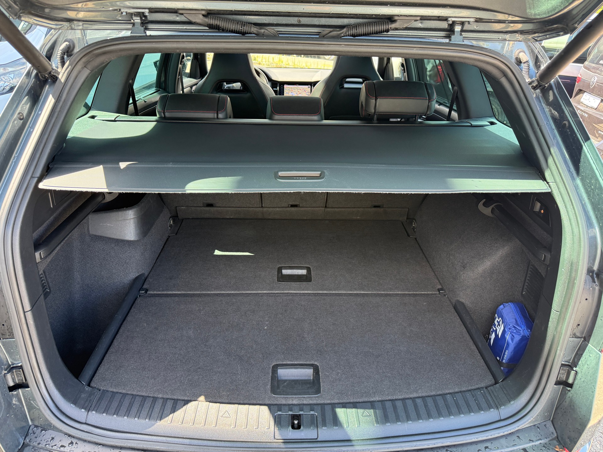 SKODA Kodiaq 2.0 Bi-TDI SCR RS 4x4 DSG ***STANDHEIZUNG MIT FERNBEDIENUNG***-image-27