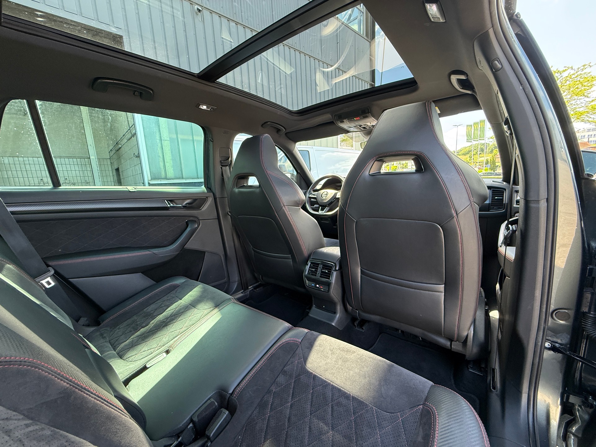 SKODA Kodiaq 2.0 Bi-TDI SCR RS 4x4 DSG ***STANDHEIZUNG MIT FERNBEDIENUNG***-image-19